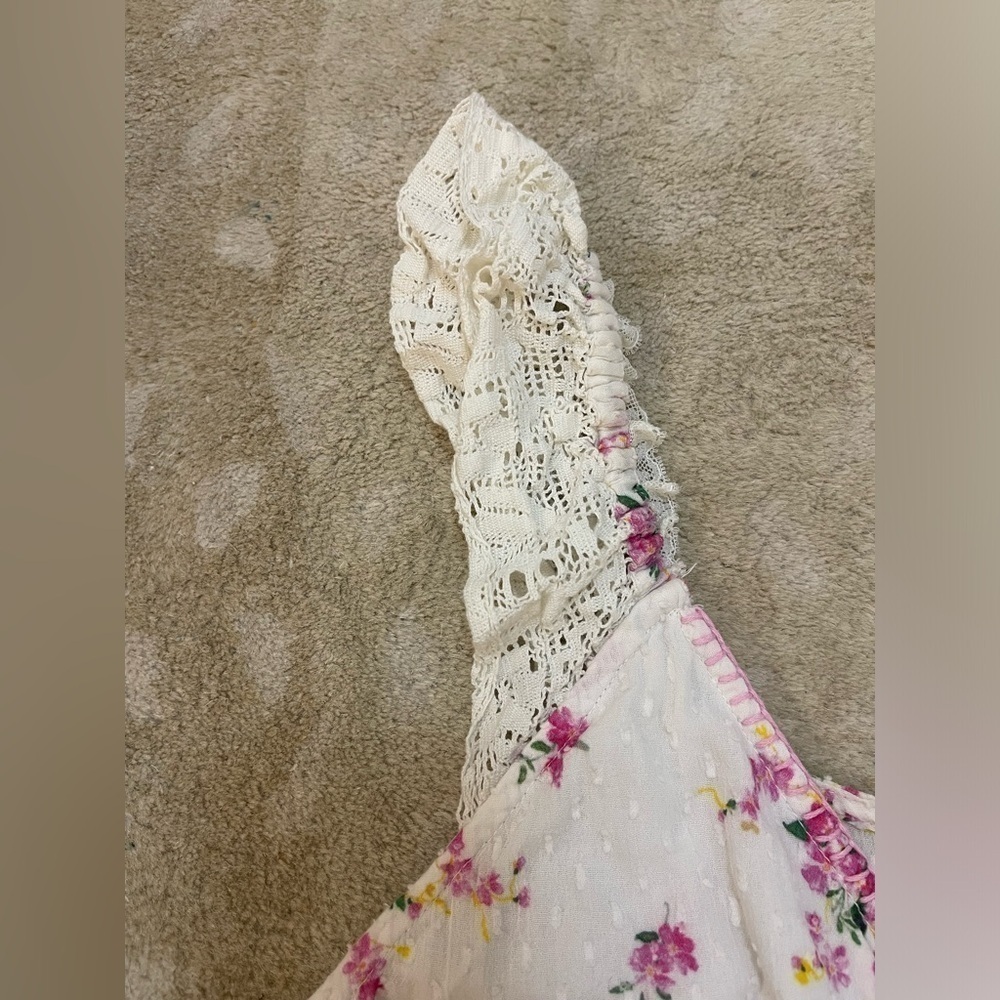 Love Shack Fancy white pink floral lace crochet sleeve crop tank women’s size L - Picture 4 of 8